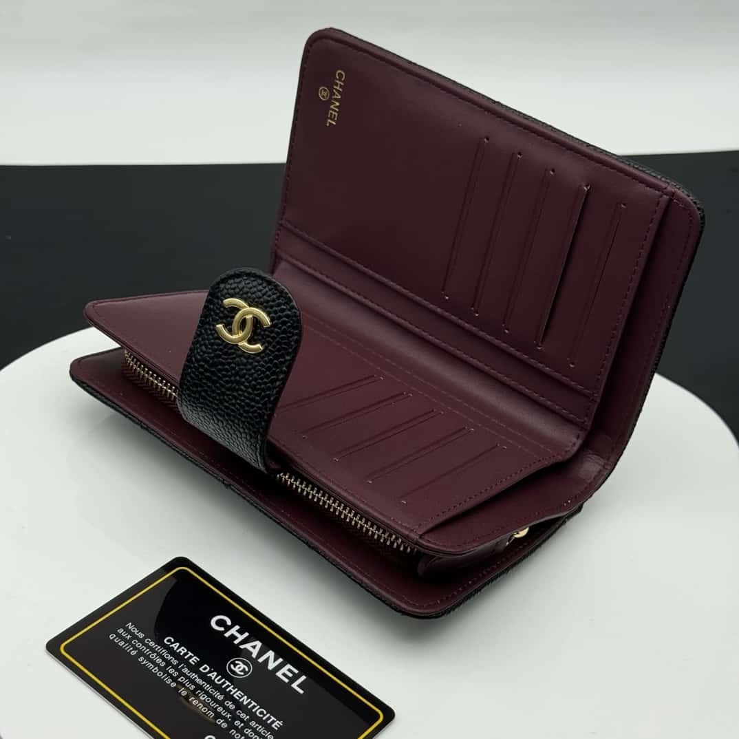 【シャネル】 2つ折り財布 キャビアスキン レザー ゴールド金具 財布A48667